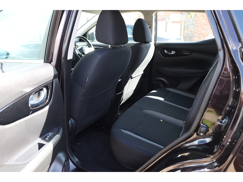 Nissan 1.3 DIG-T ACENTA PREMIUM SUV 5DR PETROL DCT AUTO SAT NAV BLUETOOTH DAB STEREO APPLE CARPLAY REAR CAMERA PARKING AIDS JUST 2 OWNERS ONLY 47000 MILES SH 72-74 Mitcham Road