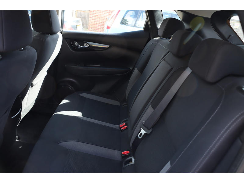 Nissan 1.3 DIG-T ACENTA PREMIUM SUV 5DR PETROL DCT AUTO SAT NAV BLUETOOTH DAB STEREO APPLE CARPLAY REAR CAMERA PARKING AIDS JUST 2 OWNERS ONLY 47000 MILES SH 72-74 Mitcham Road