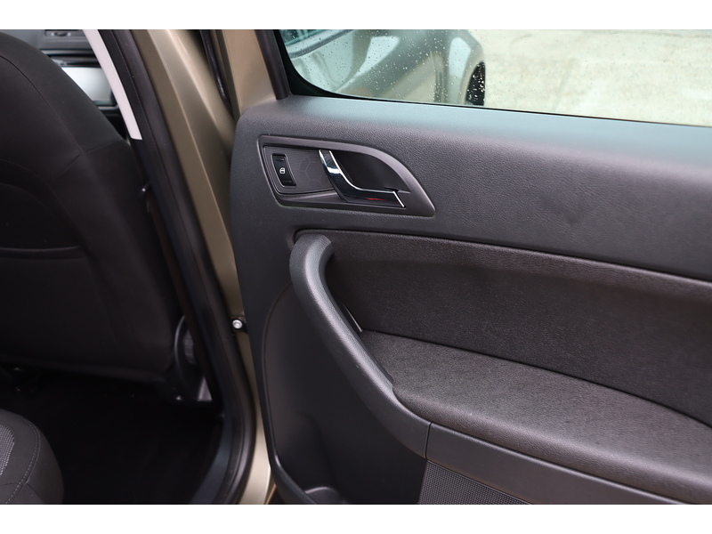 Skoda 1.2 TSI SE OUTDOOR 5DR PETROL DSG AUTO SAT NAV BLUETOOTH DAB STEREO PARKING AIDS JUST 2 OWNERS SAME OWNER FOR 3 YEARS ONLY 62000 MILES FSH 10 SERVICES 72-74 Mitcham Road