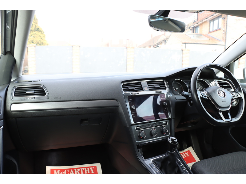 Volkswagen 1.0 TSI BLUEMOTION TECH SE NAV HATCHBACK 5DR PETROL MANUAL SAT NAV BLUETOOTH DAB STEREO REAR CAMERA PARKING AIDS SAME OWNER FOR 5 YEARS 66000 MILES SH 72-74 Mitcham Road