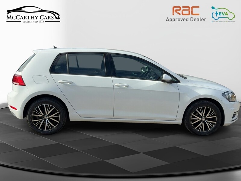 Volkswagen 1.0 TSI BLUEMOTION TECH SE NAV HATCHBACK 5DR PETROL MANUAL SAT NAV BLUETOOTH DAB STEREO REAR CAMERA PARKING AIDS SAME OWNER FOR 5 YEARS 66000 MILES SH 72-74 Mitcham Road