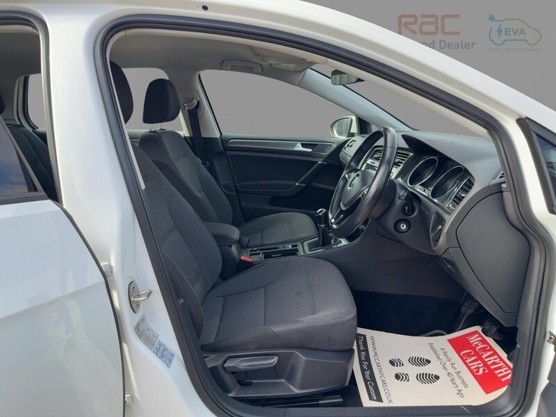 Volkswagen 1.0 TSI BLUEMOTION TECH SE NAV HATCHBACK 5DR PETROL MANUAL SAT NAV BLUETOOTH DAB STEREO REAR CAMERA PARKING AIDS SAME OWNER FOR 5 YEARS 66000 MILES SH 72-74 Mitcham Road