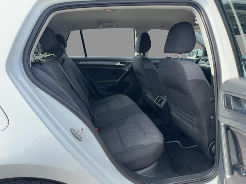 Volkswagen 1.0 TSI BLUEMOTION TECH SE NAV HATCHBACK 5DR PETROL MANUAL SAT NAV BLUETOOTH DAB STEREO REAR CAMERA PARKING AIDS SAME OWNER FOR 5 YEARS 66000 MILES SH 72-74 Mitcham Road