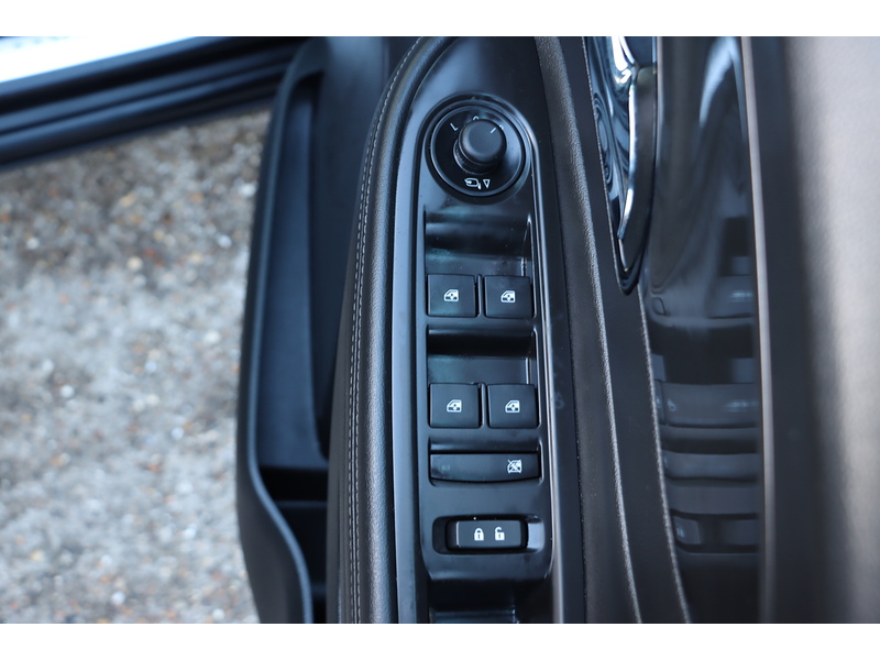 Vauxhall 1.4I TURBO ELITE SUV 5DR PETROL AUTO HEATED SEATS SATNAV BLUETOOTH DAB STEREO APPLE CARPLAY PARKING AIDS JUST 2 OWNERS ONLY 38000 MILES FSH 8 SERVICES 72-74 Mitcham Road