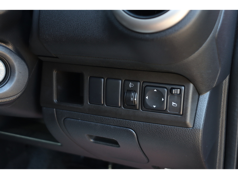 Nissan 1.6 16V ACENTA HATCHBACK 5DR PETROL AUTO STEREO CD PLAYER AUX INPUT AIC CONDITIONING SAME OWNER FOR 10 YEARS ONLY 50000 MILES SH NO ULEZ CHARGE 72-74 Mitcham Road