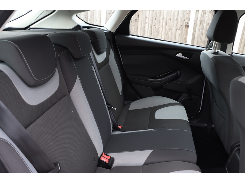 Ford 1.6 ZETEC HATCHBACK 5DR PETROL POWERSHIFT AUTO BLUETOOTH DAB STEREO CD PLAYER USB INPUT PARKING AIDS ONLY 24000 MILES FSH 9 SERVICES NO ULEZ CHARGE 72-74 Mitcham Road