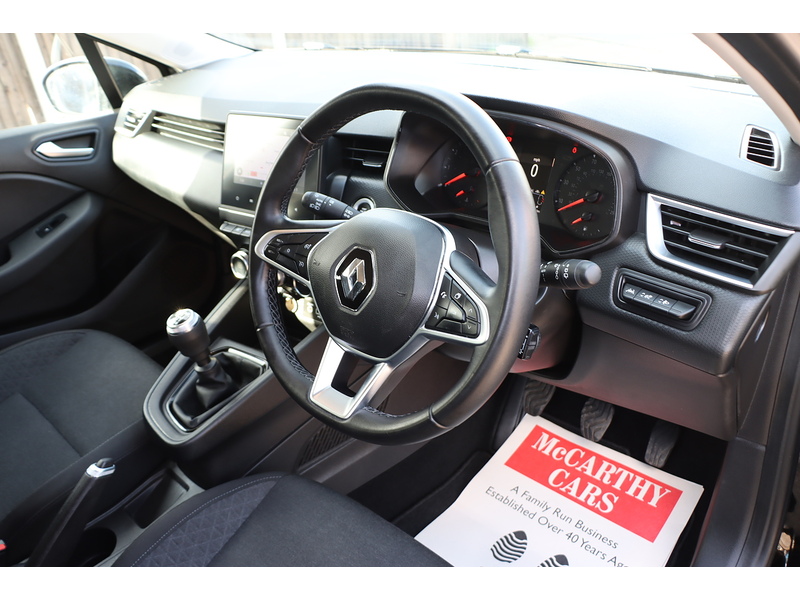 Renault 1.0 TCE ICONIC HATCHBACK 5DR PETROL MANUAL SATNAV BLUETOOTH DAB STEREO USB INPUT PARKING AIDS JUST 1 OWNER FROM NEW ONLY 30000 MILES SH NO ULEZ CHARGE 72-74 Mitcham Road