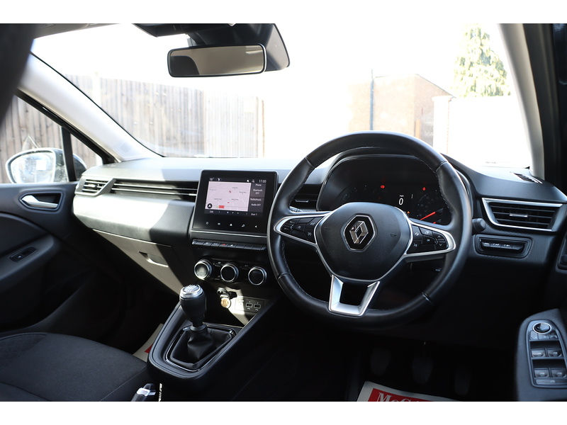 Renault 1.0 TCE ICONIC HATCHBACK 5DR PETROL MANUAL SATNAV BLUETOOTH DAB STEREO USB INPUT PARKING AIDS JUST 1 OWNER FROM NEW ONLY 30000 MILES SH NO ULEZ CHARGE 72-74 Mitcham Road