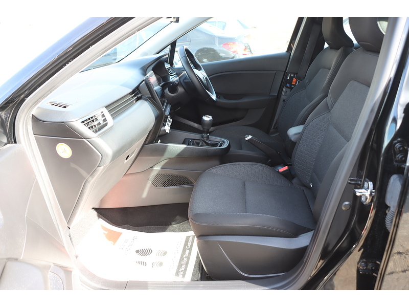 Renault 1.0 TCE ICONIC HATCHBACK 5DR PETROL MANUAL SATNAV BLUETOOTH DAB STEREO USB INPUT PARKING AIDS JUST 1 OWNER FROM NEW ONLY 30000 MILES SH NO ULEZ CHARGE 72-74 Mitcham Road