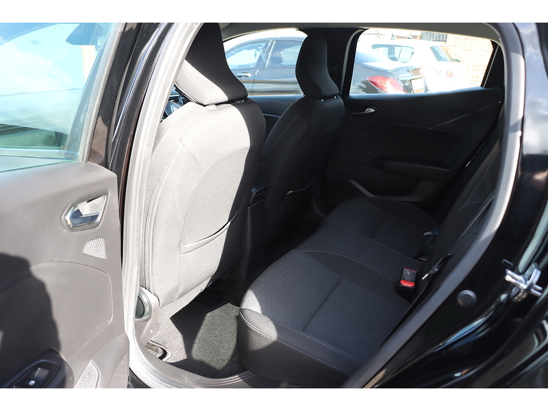 Renault 1.0 TCE ICONIC HATCHBACK 5DR PETROL MANUAL SATNAV BLUETOOTH DAB STEREO USB INPUT PARKING AIDS JUST 1 OWNER FROM NEW ONLY 30000 MILES SH NO ULEZ CHARGE 72-74 Mitcham Road