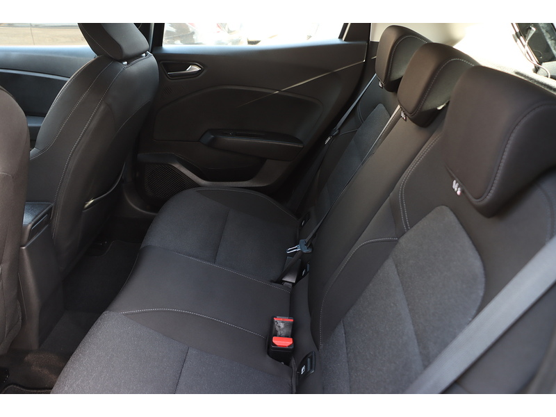 Renault 1.0 TCE ICONIC HATCHBACK 5DR PETROL MANUAL SATNAV BLUETOOTH DAB STEREO USB INPUT PARKING AIDS JUST 1 OWNER FROM NEW ONLY 30000 MILES SH NO ULEZ CHARGE 72-74 Mitcham Road