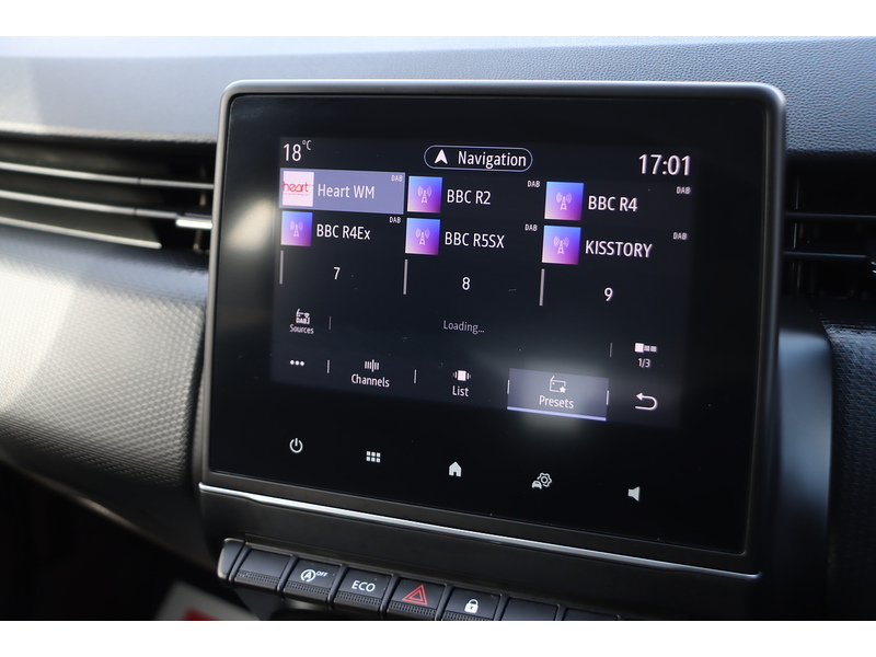 Renault 1.0 TCE ICONIC HATCHBACK 5DR PETROL MANUAL SATNAV BLUETOOTH DAB STEREO USB INPUT PARKING AIDS JUST 1 OWNER FROM NEW ONLY 30000 MILES SH NO ULEZ CHARGE 72-74 Mitcham Road