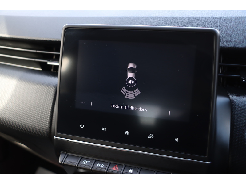 Renault 1.0 TCE ICONIC HATCHBACK 5DR PETROL MANUAL SATNAV BLUETOOTH DAB STEREO USB INPUT PARKING AIDS JUST 1 OWNER FROM NEW ONLY 30000 MILES SH NO ULEZ CHARGE 72-74 Mitcham Road