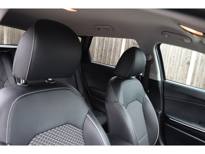 Kia 1.5 T-GDI 3 SPORTSWAGON 5DR PETROL MANUAL SAT NAV BLUETOOTH DAB STEREO APPLE CARPLAY REAR CAMERA WITH PARKING AIDS JUST 2 OWNERS ONLY 34000 MILES SH 72-74 Mitcham Road