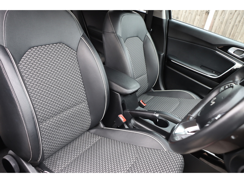 Kia 1.5 T-GDI 3 SPORTSWAGON 5DR PETROL MANUAL SAT NAV BLUETOOTH DAB STEREO APPLE CARPLAY REAR CAMERA WITH PARKING AIDS JUST 2 OWNERS ONLY 34000 MILES SH 72-74 Mitcham Road
