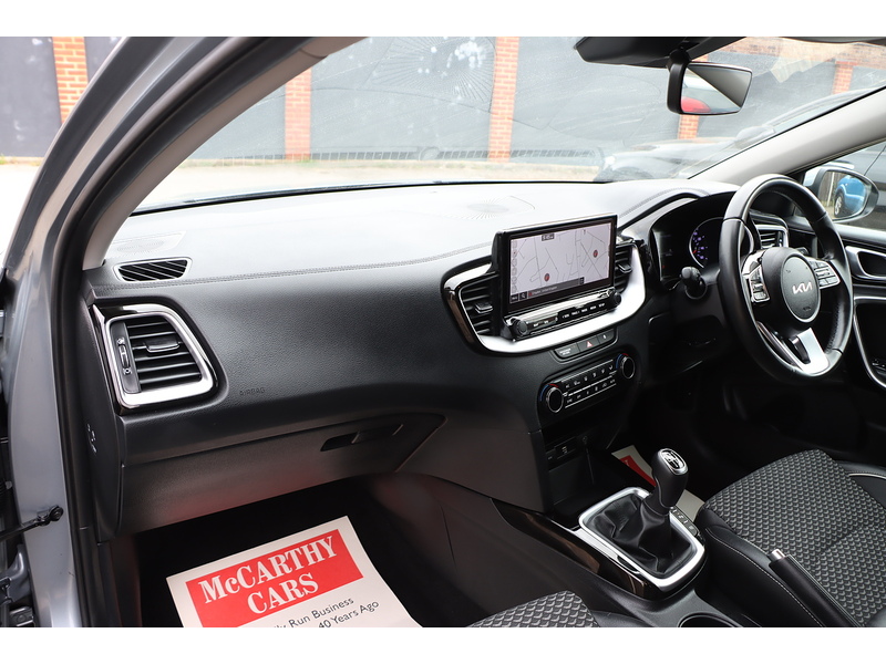 Kia 1.5 T-GDI 3 SPORTSWAGON 5DR PETROL MANUAL SAT NAV BLUETOOTH DAB STEREO APPLE CARPLAY REAR CAMERA WITH PARKING AIDS JUST 2 OWNERS ONLY 34000 MILES SH 72-74 Mitcham Road