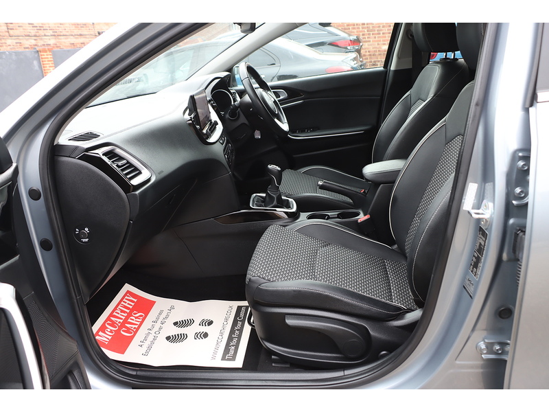 Kia 1.5 T-GDI 3 SPORTSWAGON 5DR PETROL MANUAL SAT NAV BLUETOOTH DAB STEREO APPLE CARPLAY REAR CAMERA WITH PARKING AIDS JUST 2 OWNERS ONLY 34000 MILES SH 72-74 Mitcham Road
