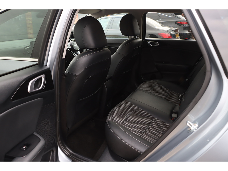 Kia 1.5 T-GDI 3 SPORTSWAGON 5DR PETROL MANUAL SAT NAV BLUETOOTH DAB STEREO APPLE CARPLAY REAR CAMERA WITH PARKING AIDS JUST 2 OWNERS ONLY 34000 MILES SH 72-74 Mitcham Road