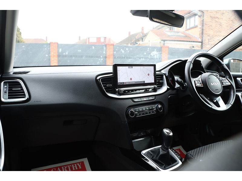 Kia 1.5 T-GDI 3 SPORTSWAGON 5DR PETROL MANUAL SAT NAV BLUETOOTH DAB STEREO APPLE CARPLAY REAR CAMERA WITH PARKING AIDS JUST 2 OWNERS ONLY 34000 MILES SH 72-74 Mitcham Road