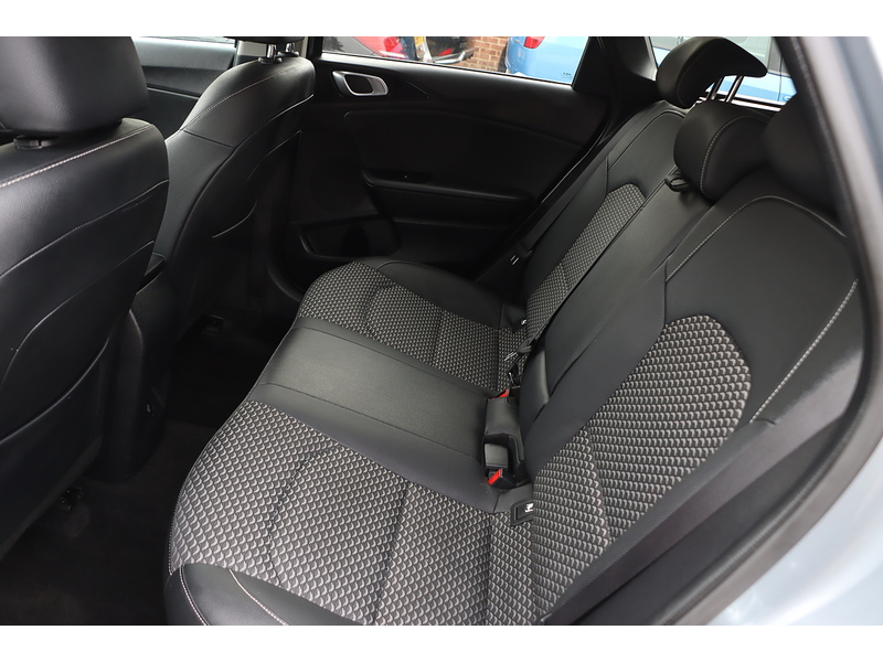 Kia 1.5 T-GDI 3 SPORTSWAGON 5DR PETROL MANUAL SAT NAV BLUETOOTH DAB STEREO APPLE CARPLAY REAR CAMERA WITH PARKING AIDS JUST 2 OWNERS ONLY 34000 MILES SH 72-74 Mitcham Road