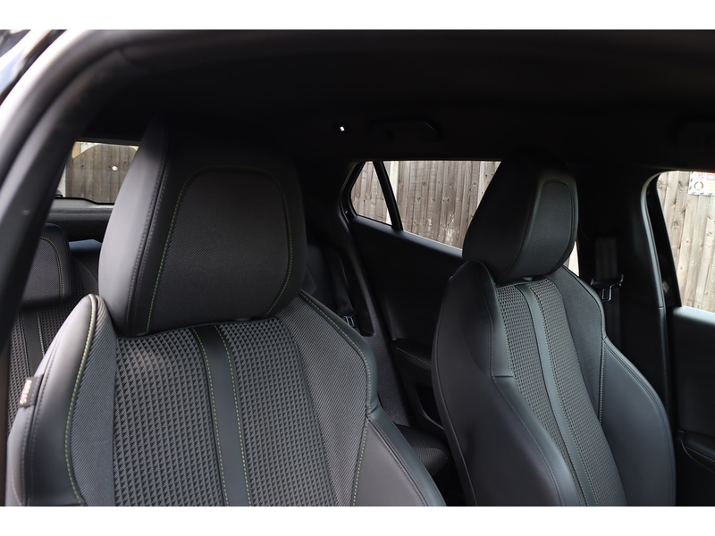 Peugeot 1.2 PURETECH GT SUV 5DR PETROL EAT AUTO HEATED SEATS SAT NAV BLUETOOTH DAB STEREO APPLE CARPLAY REAR CAMERA PARKING AIDS 1 OWNER ONLY 64000 MILES SH 72-74 Mitcham Road