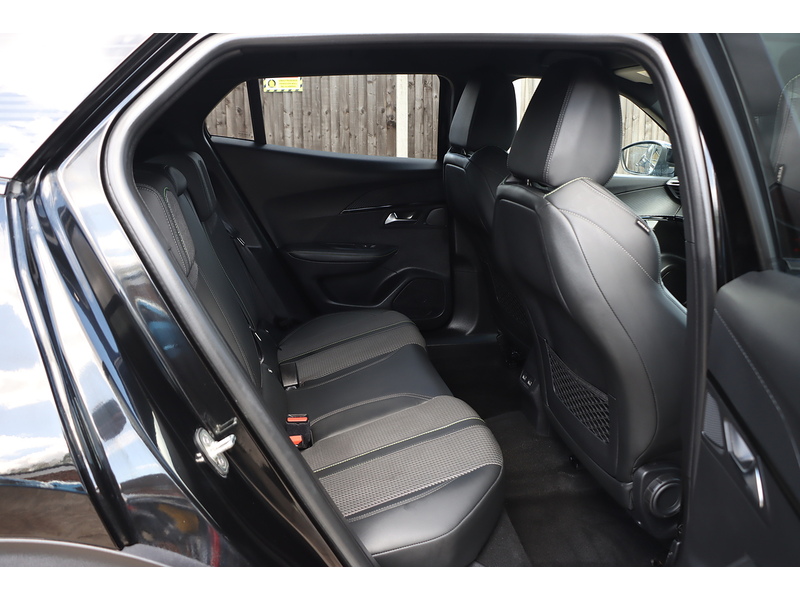 Peugeot 1.2 PURETECH GT SUV 5DR PETROL EAT AUTO HEATED SEATS SAT NAV BLUETOOTH DAB STEREO APPLE CARPLAY REAR CAMERA PARKING AIDS 1 OWNER ONLY 64000 MILES SH 72-74 Mitcham Road