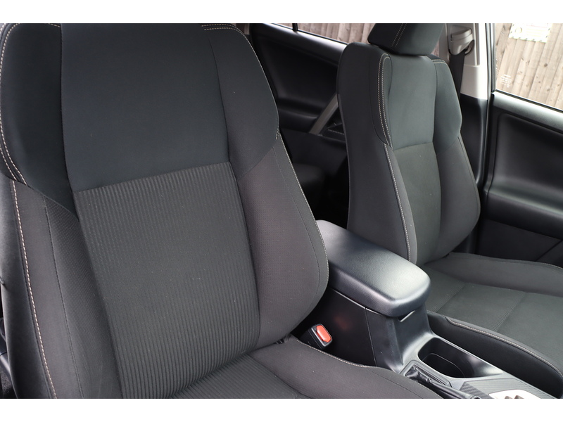 Toyota 2.0 V-Matic Icon SUV 5dr Petrol Multidrive S 4WD Euro 6 (s/s) (151 ps) 72-74 Mitcham Road