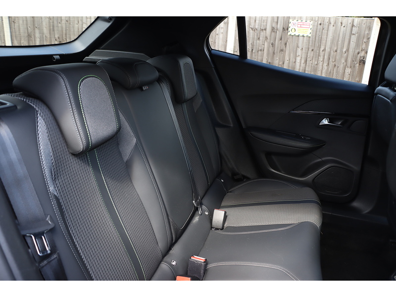 Peugeot 1.2 PURETECH GT SUV 5DR PETROL EAT AUTO HEATED SEATS SAT NAV BLUETOOTH DAB STEREO APPLE CARPLAY REAR CAMERA PARKING AIDS JUST 1 OWNER 62000 MILES SH 72-74 Mitcham Road