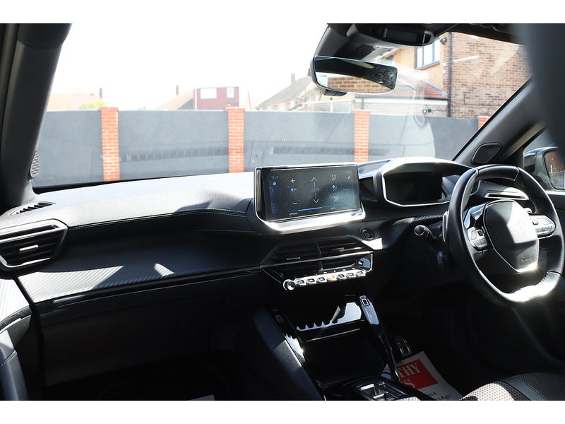 Peugeot 1.2 PURETECH GT SUV 5DR PETROL EAT AUTO HEATED SEATS SAT NAV BLUETOOTH DAB STEREO APPLE CARPLAY REAR CAMERA PARKING AIDS JUST 1 OWNER 62000 MILES SH 72-74 Mitcham Road