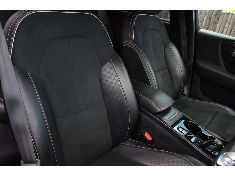 Volvo 2.0 T4 R-DESIGN SUV 5DR PETROL AUTO SATNAV BLUETOOTH DAB RADIO REAR & 360 CAMERA PARKING AIDS JUST 2 OWNERS SAME OWNER FOR 3 YEARS ONLY 60000 MILES SH 72-74 Mitcham Road