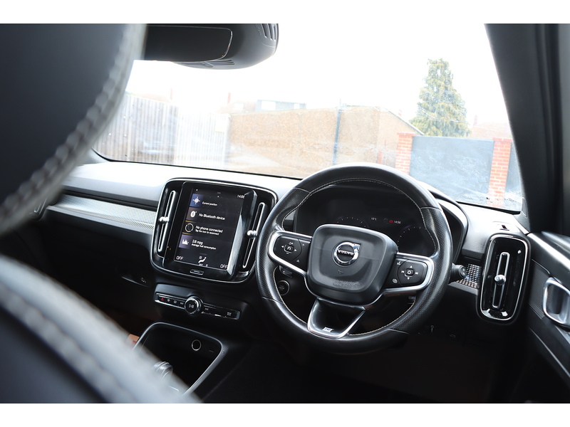 Volvo 2.0 T4 R-DESIGN SUV 5DR PETROL AUTO SATNAV BLUETOOTH DAB RADIO REAR & 360 CAMERA PARKING AIDS JUST 2 OWNERS SAME OWNER FOR 3 YEARS ONLY 60000 MILES SH 72-74 Mitcham Road