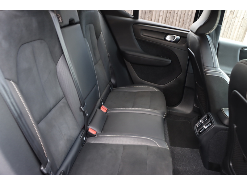 Volvo 2.0 T4 R-DESIGN SUV 5DR PETROL AUTO SATNAV BLUETOOTH DAB RADIO REAR & 360 CAMERA PARKING AIDS JUST 2 OWNERS SAME OWNER FOR 3 YEARS ONLY 60000 MILES SH 72-74 Mitcham Road