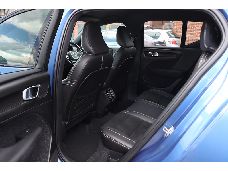 Volvo 2.0 T4 R-DESIGN SUV 5DR PETROL AUTO SATNAV BLUETOOTH DAB RADIO REAR & 360 CAMERA PARKING AIDS JUST 2 OWNERS SAME OWNER FOR 3 YEARS ONLY 60000 MILES SH 72-74 Mitcham Road