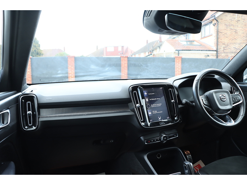 Volvo 2.0 T4 R-DESIGN SUV 5DR PETROL AUTO SATNAV BLUETOOTH DAB RADIO REAR & 360 CAMERA PARKING AIDS JUST 2 OWNERS SAME OWNER FOR 3 YEARS ONLY 60000 MILES SH 72-74 Mitcham Road