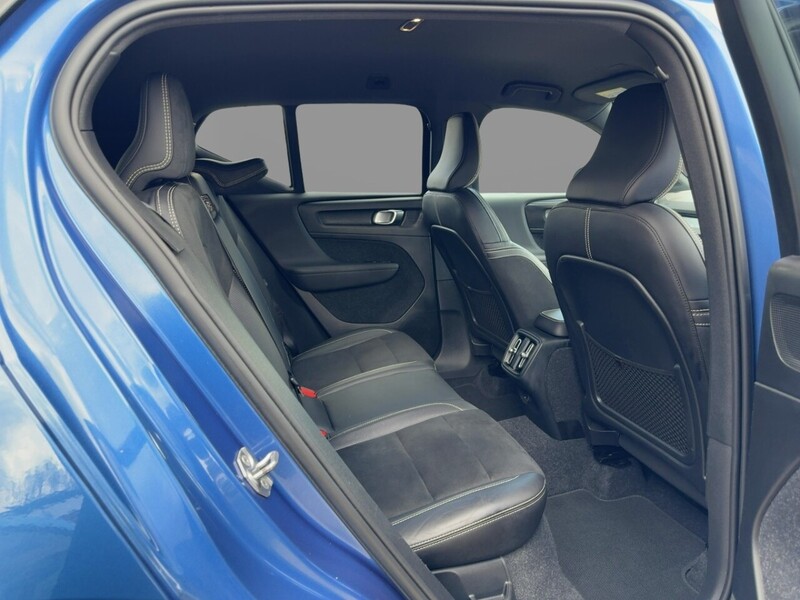 Volvo 2.0 T4 R-DESIGN SUV 5DR PETROL AUTO SATNAV BLUETOOTH DAB RADIO REAR & 360 CAMERA PARKING AIDS JUST 2 OWNERS SAME OWNER FOR 3 YEARS ONLY 60000 MILES SH 72-74 Mitcham Road
