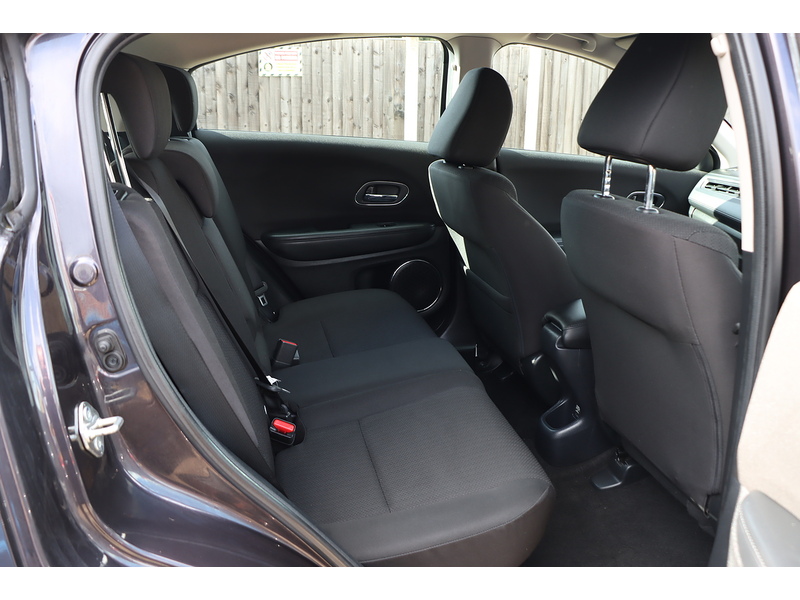 Honda 1.5 I-VTEC SE SUV 5DR PETROL MANUAL BLUETOOTH DAB STEREO CD PLAYER USB INPUT PARKING AIDS ONLY 78000 MILES FSH 7 SERVICES NO ULEZ CHARGE 72-74 Mitcham Road
