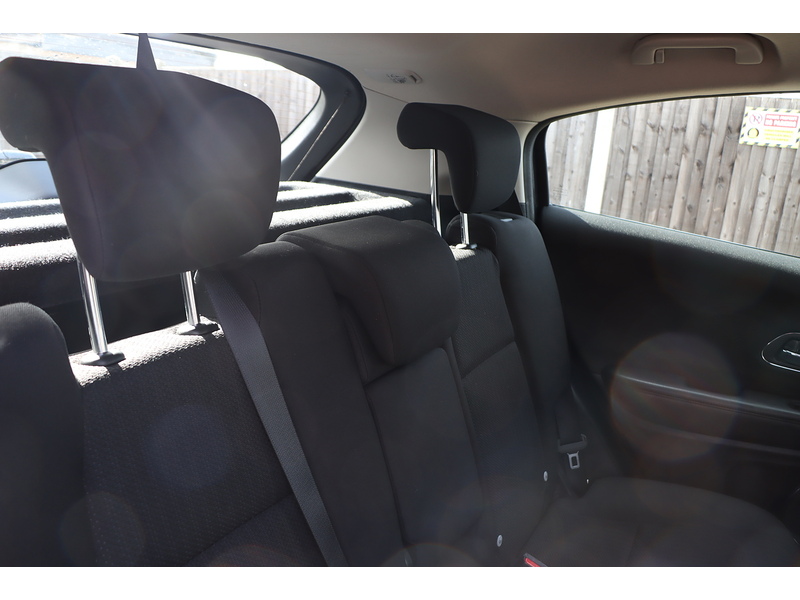Honda 1.5 I-VTEC SE SUV 5DR PETROL MANUAL BLUETOOTH DAB STEREO CD PLAYER USB INPUT PARKING AIDS ONLY 78000 MILES FSH 7 SERVICES NO ULEZ CHARGE 72-74 Mitcham Road