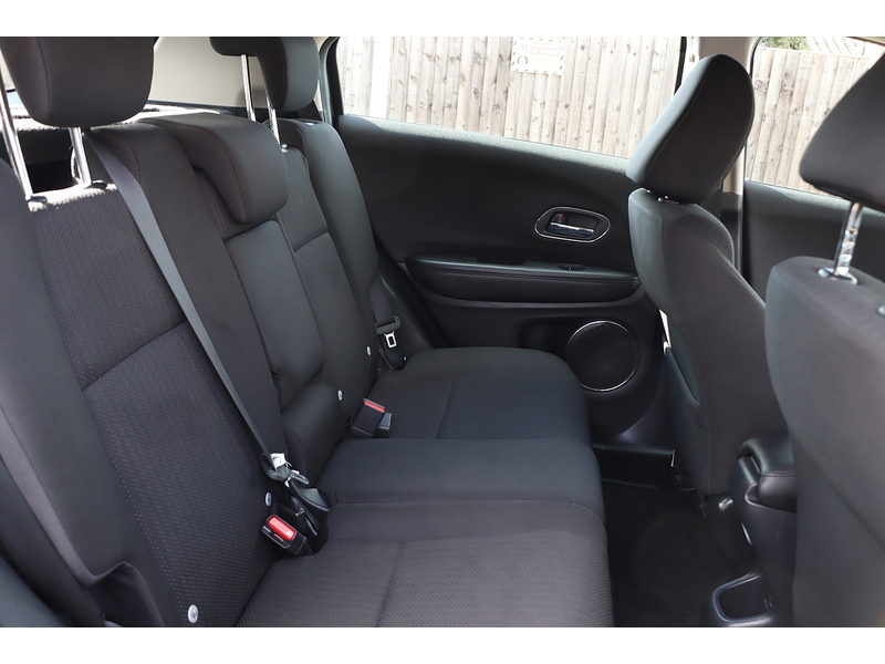 Honda 1.5 I-VTEC SE SUV 5DR PETROL MANUAL BLUETOOTH DAB STEREO CD PLAYER USB INPUT PARKING AIDS ONLY 78000 MILES FSH 7 SERVICES NO ULEZ CHARGE 72-74 Mitcham Road