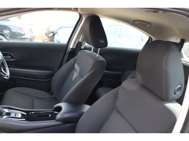 Honda 1.5 I-VTEC SE SUV 5DR PETROL MANUAL BLUETOOTH DAB STEREO CD PLAYER USB INPUT PARKING AIDS ONLY 78000 MILES FSH 7 SERVICES NO ULEZ CHARGE 72-74 Mitcham Road