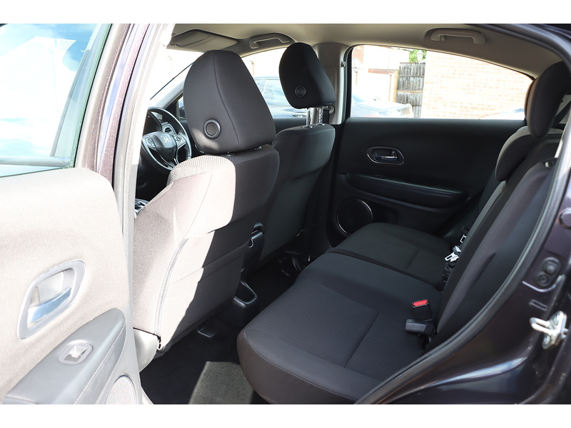 Honda 1.5 I-VTEC SE SUV 5DR PETROL MANUAL BLUETOOTH DAB STEREO CD PLAYER USB INPUT PARKING AIDS ONLY 78000 MILES FSH 7 SERVICES NO ULEZ CHARGE 72-74 Mitcham Road