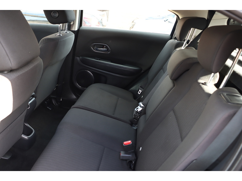 Honda 1.5 I-VTEC SE SUV 5DR PETROL MANUAL BLUETOOTH DAB STEREO CD PLAYER USB INPUT PARKING AIDS ONLY 78000 MILES FSH 7 SERVICES NO ULEZ CHARGE 72-74 Mitcham Road