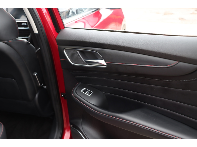 MG 1.5 T-GDI EXCLUSIVE SUV 5DR PETROL MANUAL PAN ROOF HEATED SEATS SATNAV BLUETOOTH STEREO APPLE CARPLAY REAR CAMERA PARKING AIDS 2 OWNERS 67000 MILES SH 72-74 Mitcham Road