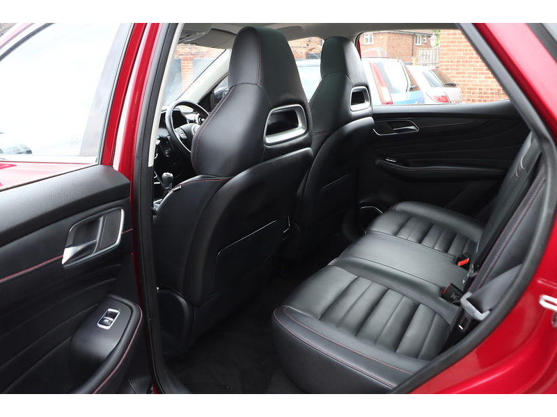 MG 1.5 T-GDI EXCLUSIVE SUV 5DR PETROL MANUAL PAN ROOF HEATED SEATS SATNAV BLUETOOTH STEREO APPLE CARPLAY REAR CAMERA PARKING AIDS 2 OWNERS 67000 MILES SH 72-74 Mitcham Road