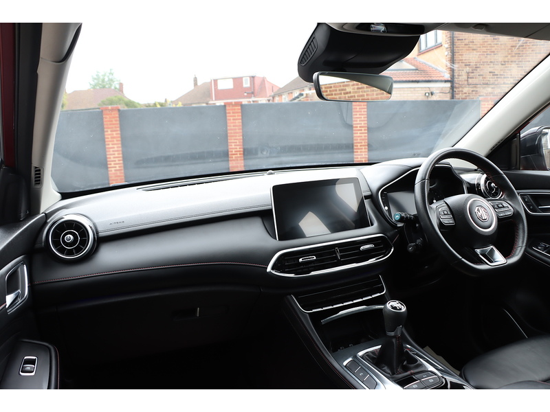 MG 1.5 T-GDI EXCLUSIVE SUV 5DR PETROL MANUAL PAN ROOF HEATED SEATS SATNAV BLUETOOTH STEREO APPLE CARPLAY REAR CAMERA PARKING AIDS 2 OWNERS 67000 MILES SH 72-74 Mitcham Road