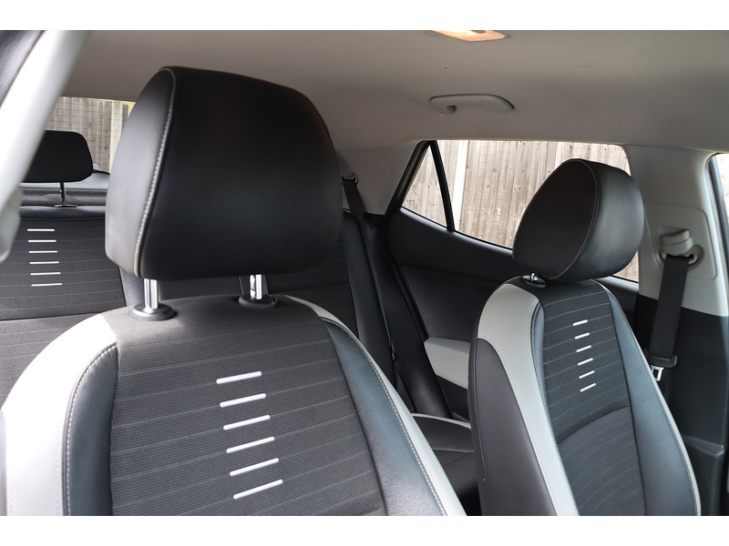 Kia 1.0 T-GDI 3 SUV 5DR PETROL DCT AUTO SATNAV BLUETOOTH DAB RADIO APPLE CARPLAY REAR CAMERA PARKING AIDS JUST 2 OWNERS ONLY 52000 MILES SH NO ULEZ CHARGE 72-74 Mitcham Road