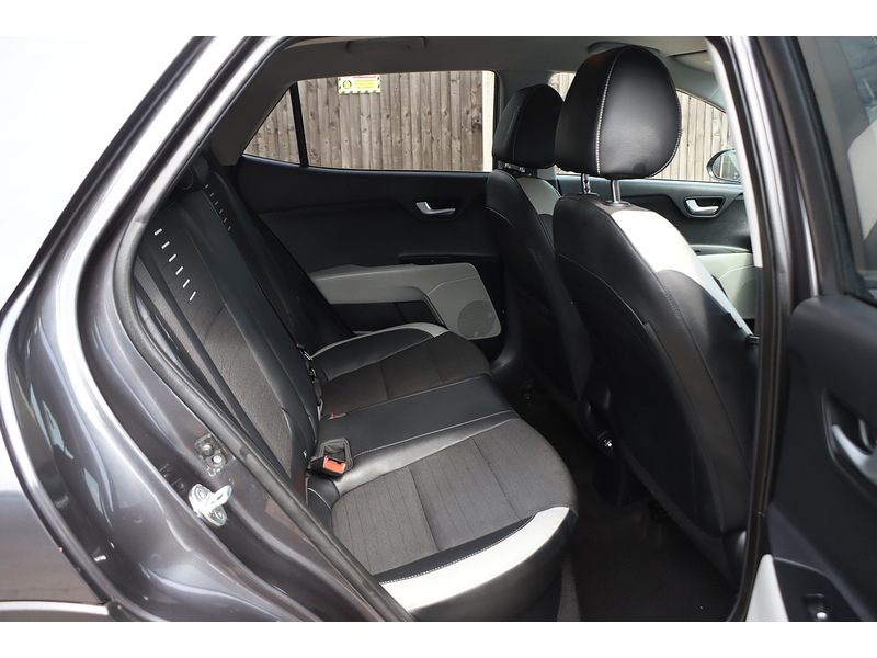 Kia 1.0 T-GDI 3 SUV 5DR PETROL DCT AUTO SATNAV BLUETOOTH DAB RADIO APPLE CARPLAY REAR CAMERA PARKING AIDS JUST 2 OWNERS ONLY 52000 MILES SH NO ULEZ CHARGE 72-74 Mitcham Road