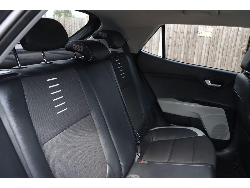 Kia 1.0 T-GDI 3 SUV 5DR PETROL DCT AUTO SATNAV BLUETOOTH DAB RADIO APPLE CARPLAY REAR CAMERA PARKING AIDS JUST 2 OWNERS ONLY 52000 MILES SH NO ULEZ CHARGE 72-74 Mitcham Road