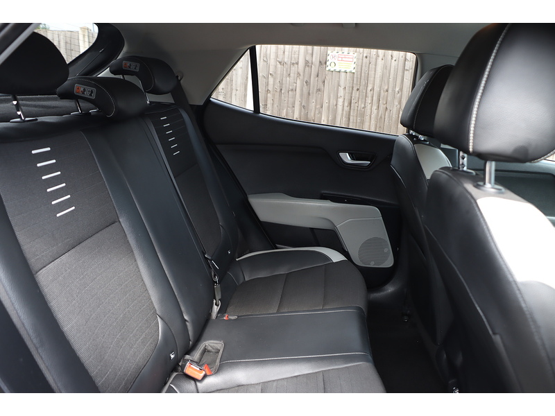 Kia 1.0 T-GDI 3 SUV 5DR PETROL DCT AUTO SATNAV BLUETOOTH DAB RADIO APPLE CARPLAY REAR CAMERA PARKING AIDS JUST 2 OWNERS ONLY 52000 MILES SH NO ULEZ CHARGE 72-74 Mitcham Road