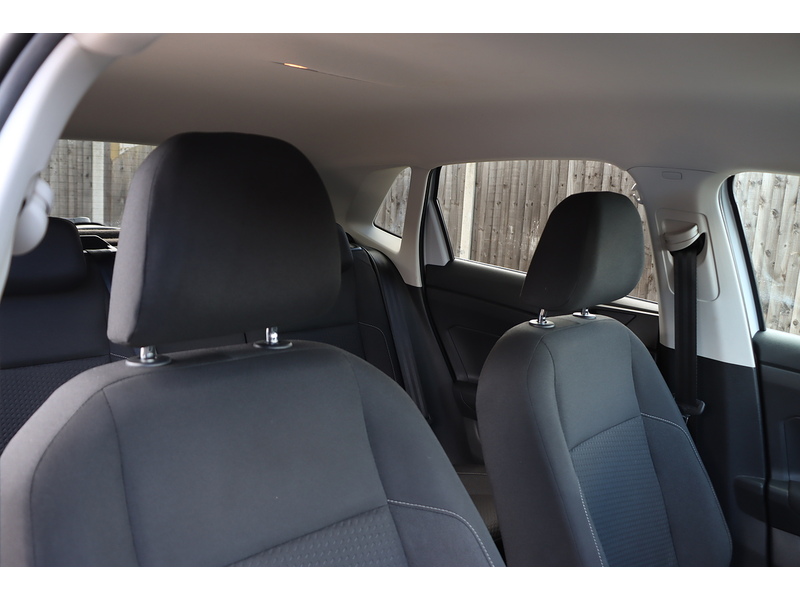 Volkswagen 1.0 TSI SE HATCHBACK 5DR PETROL MANUAL SAT NAV BLUETOOTH DAB STEREO AIR CONDITIONING PARKING AIDS ONLY 65000 MILES FSH NO ULEZ CHARGE 72-74 Mitcham Road