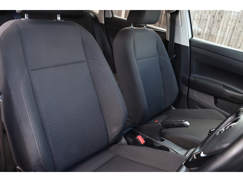 Volkswagen 1.0 TSI SE HATCHBACK 5DR PETROL MANUAL SAT NAV BLUETOOTH DAB STEREO AIR CONDITIONING PARKING AIDS ONLY 65000 MILES FSH NO ULEZ CHARGE 72-74 Mitcham Road